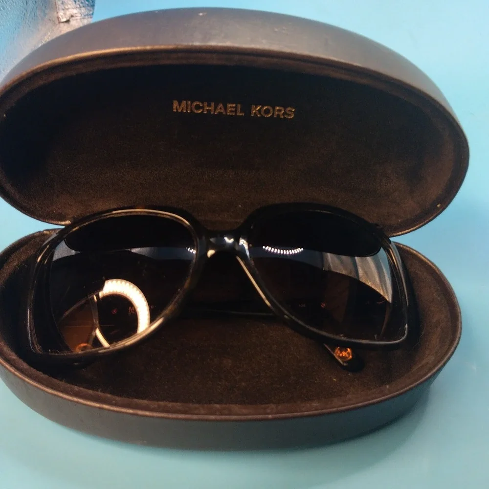 Michael Kors Sunglasses Womens Oversized Square Tortoise Gold Tone M2045S Case